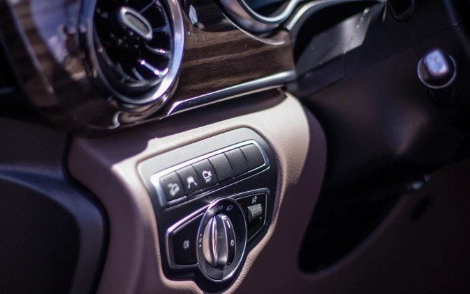 Mercedes-Benz Klasa V cena 325000 przebieg: 17000, rok produkcji 2023 z Ożarów małe 172